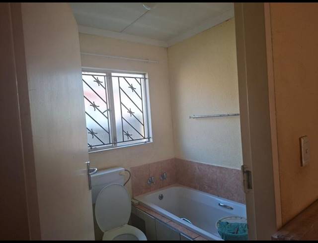 2 BEDROOM HOUSE FOR SALE IN MAHUBE VALLEY